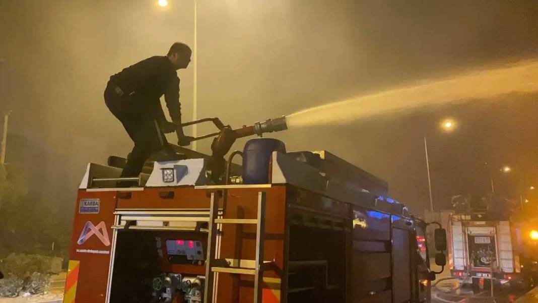 Mersin’de Petrol İstasyonunun Yanı Başında Yangın Paniği! 2
